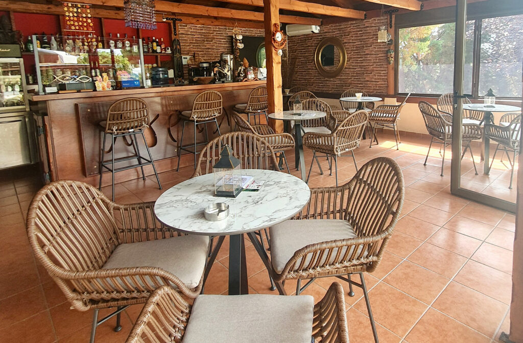 Bar restaurant 12